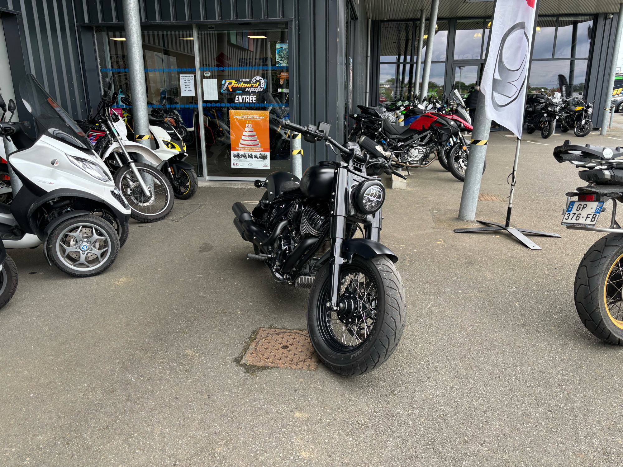 photo de INDIAN CHIEF BOBBER DARK HORSE 1900 occasion de couleur  en vente   Tregueux