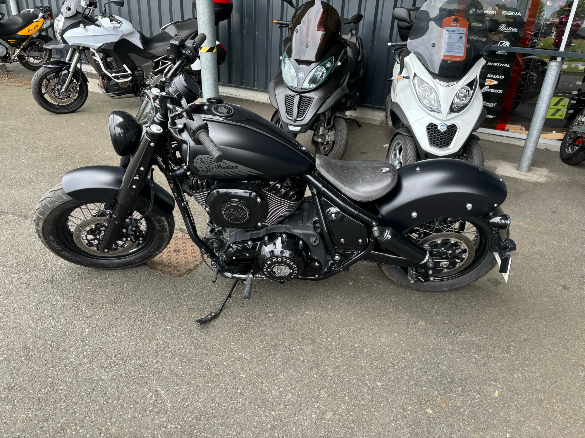 photo de INDIAN CHIEF BOBBER DARK HORSE 1900 occasion de couleur  en vente à Tregueux n°3