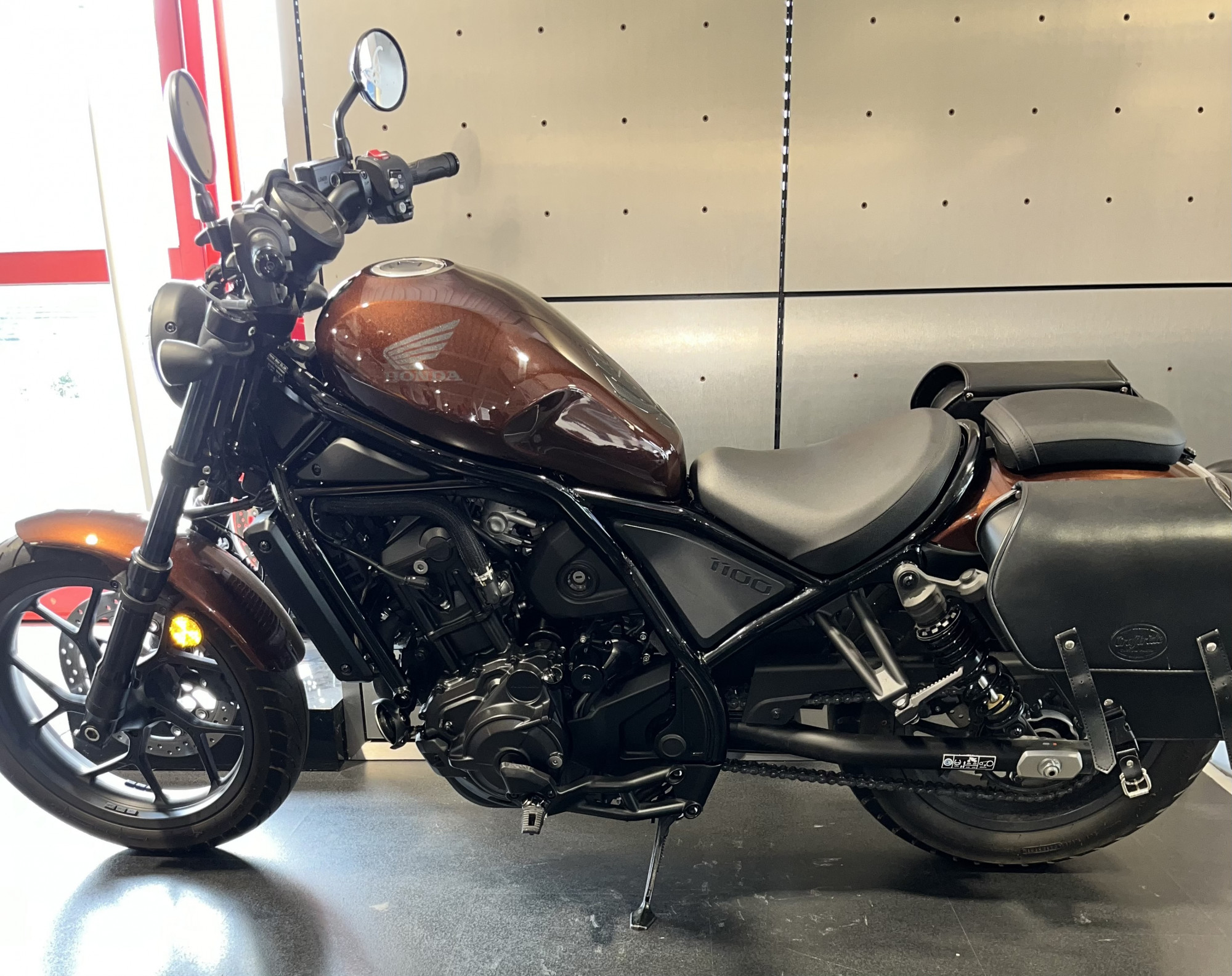 photo de HONDA REBEL 500 1100 occasion de couleur  en vente à Calais n°2