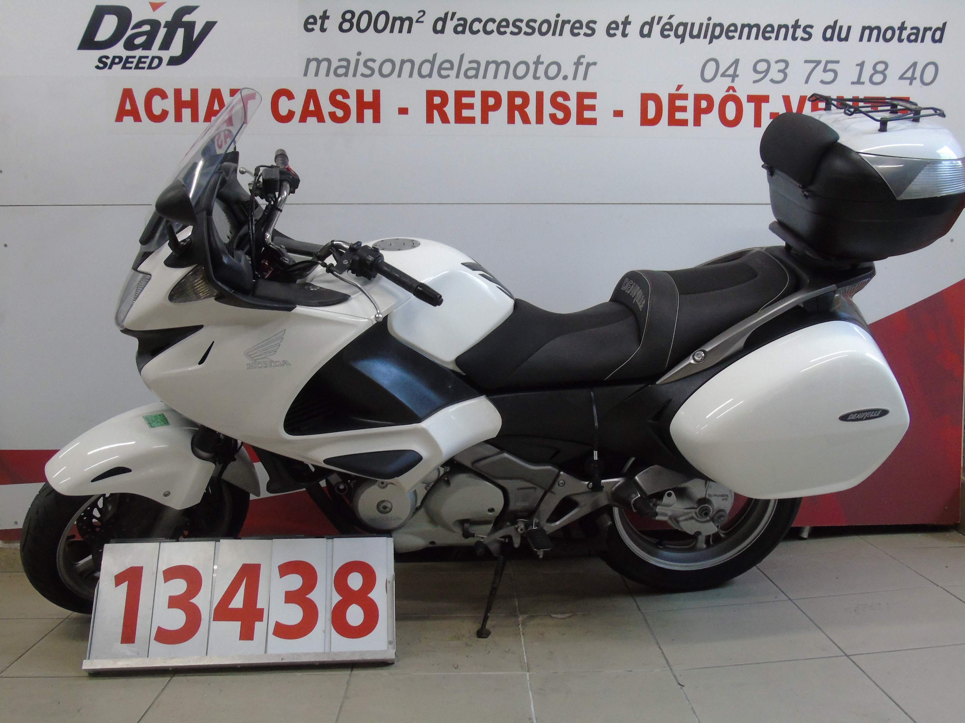 photo de HONDA DEAUVILLE 700 ABS 700 occasion de couleur  en vente   Mougins