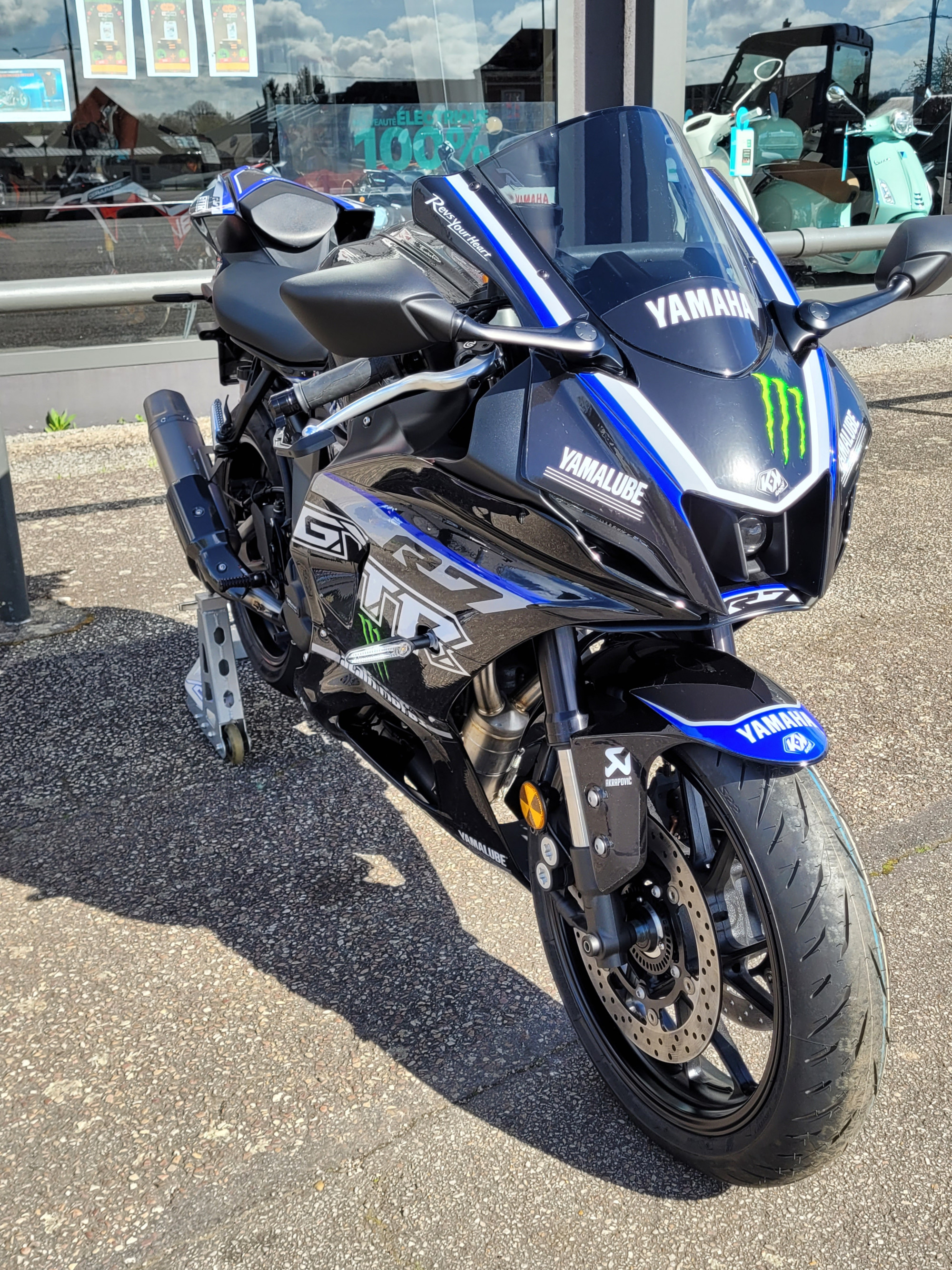 photo de YAMAHA R7 690 occasion de couleur  en vente   Menneval