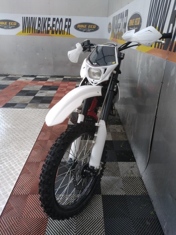 photo de AJP PR4.ENDURO PRO 125 occasion de couleur  en vente   Vitrolles