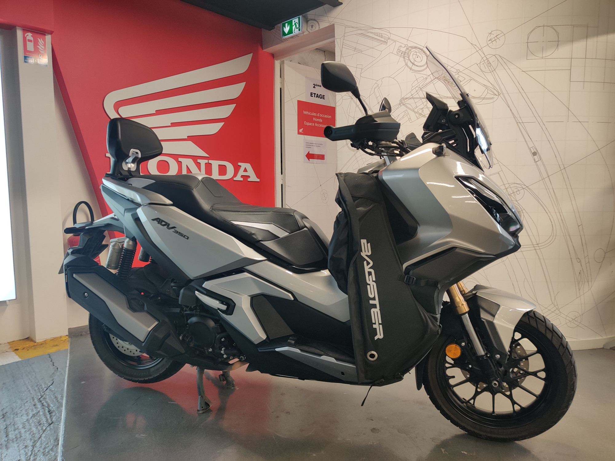 photo de HONDA ADV 350 350 occasion de couleur  en vente   Paris 10