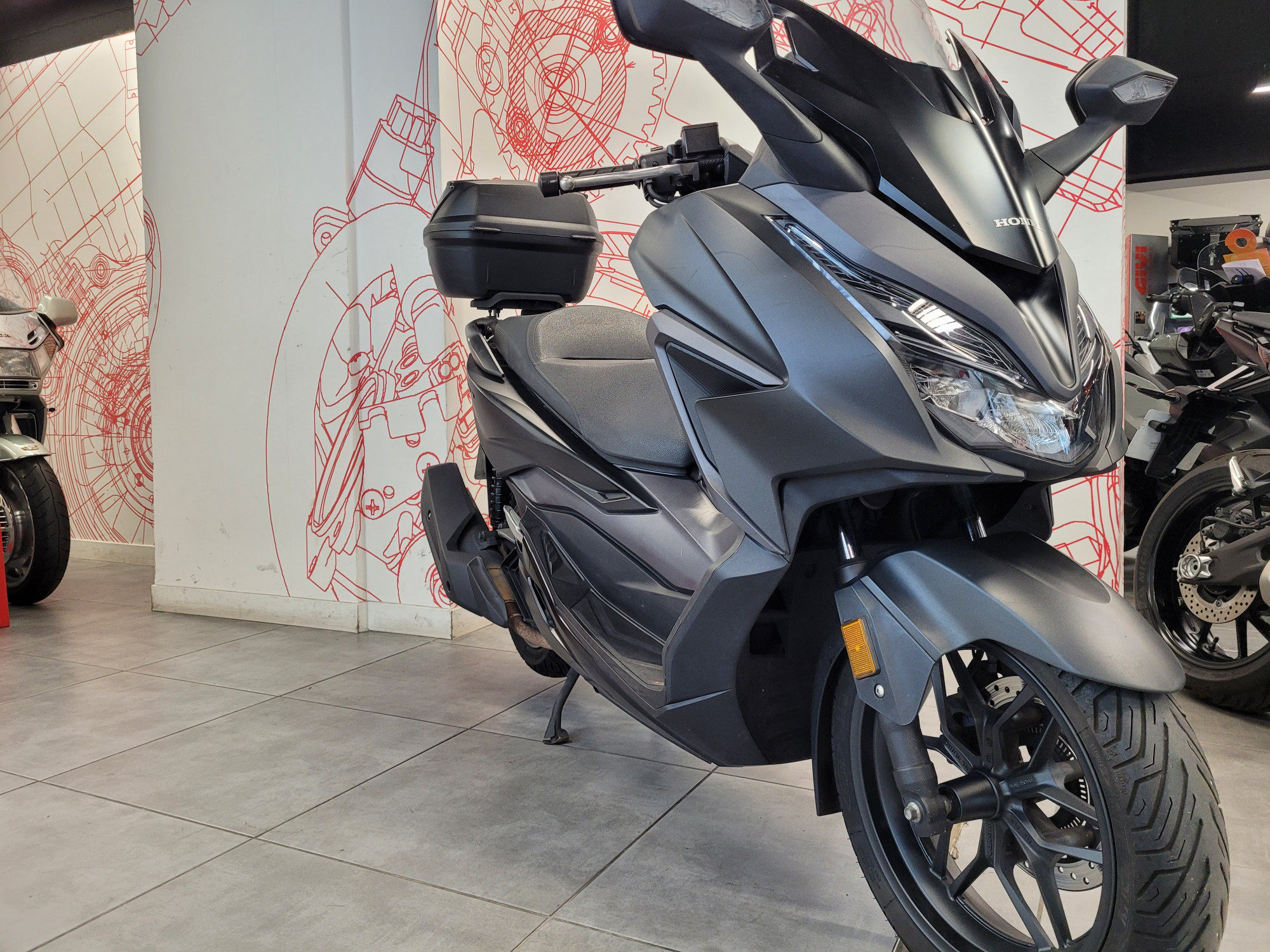 photo de HONDA NSS FORZA 125 125 occasion de couleur  en vente   Paris 12