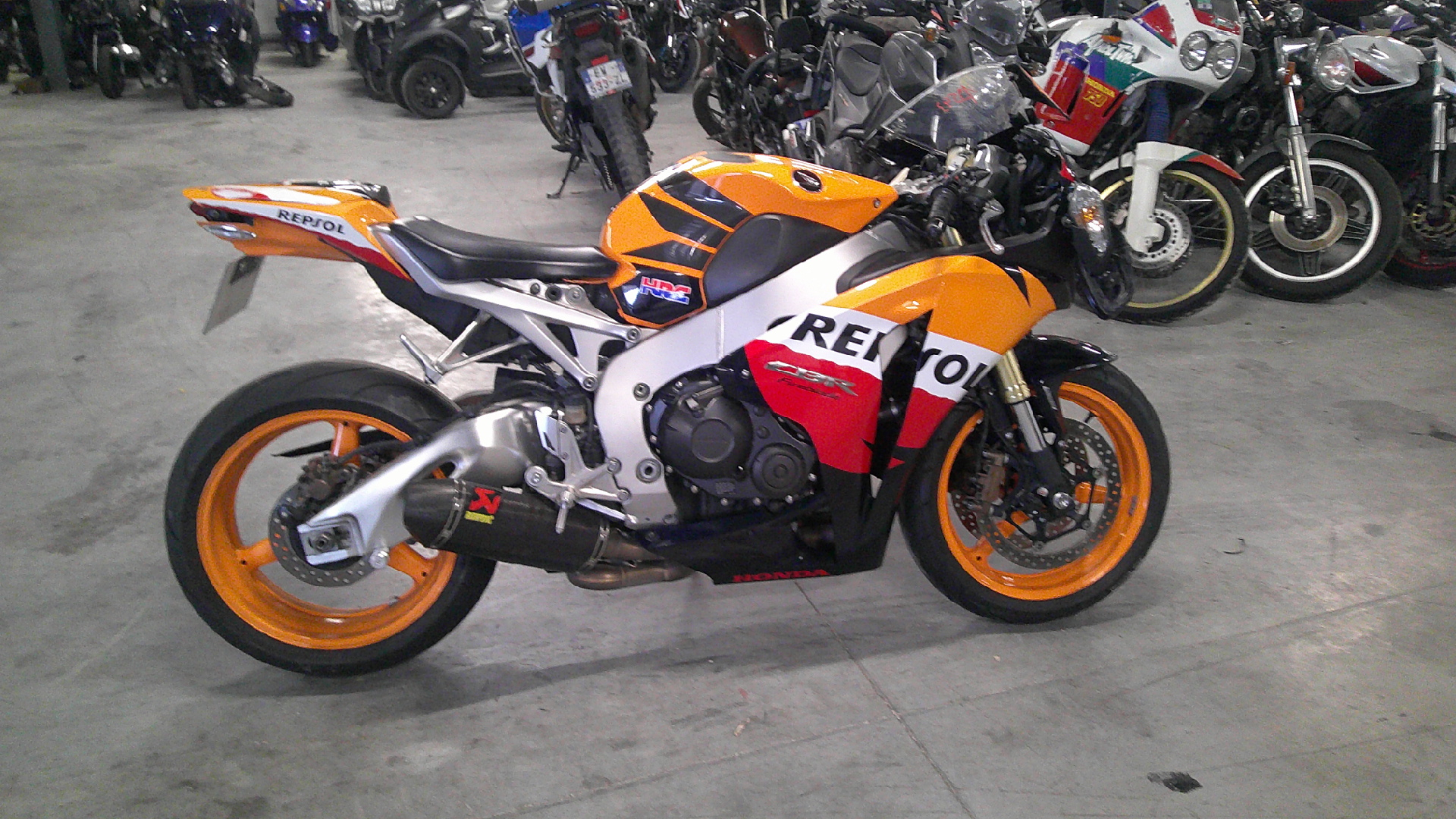 photo de HONDA CBR 1000 RR - REPSOL 1000 occasion de couleur  en vente à Arles n°2