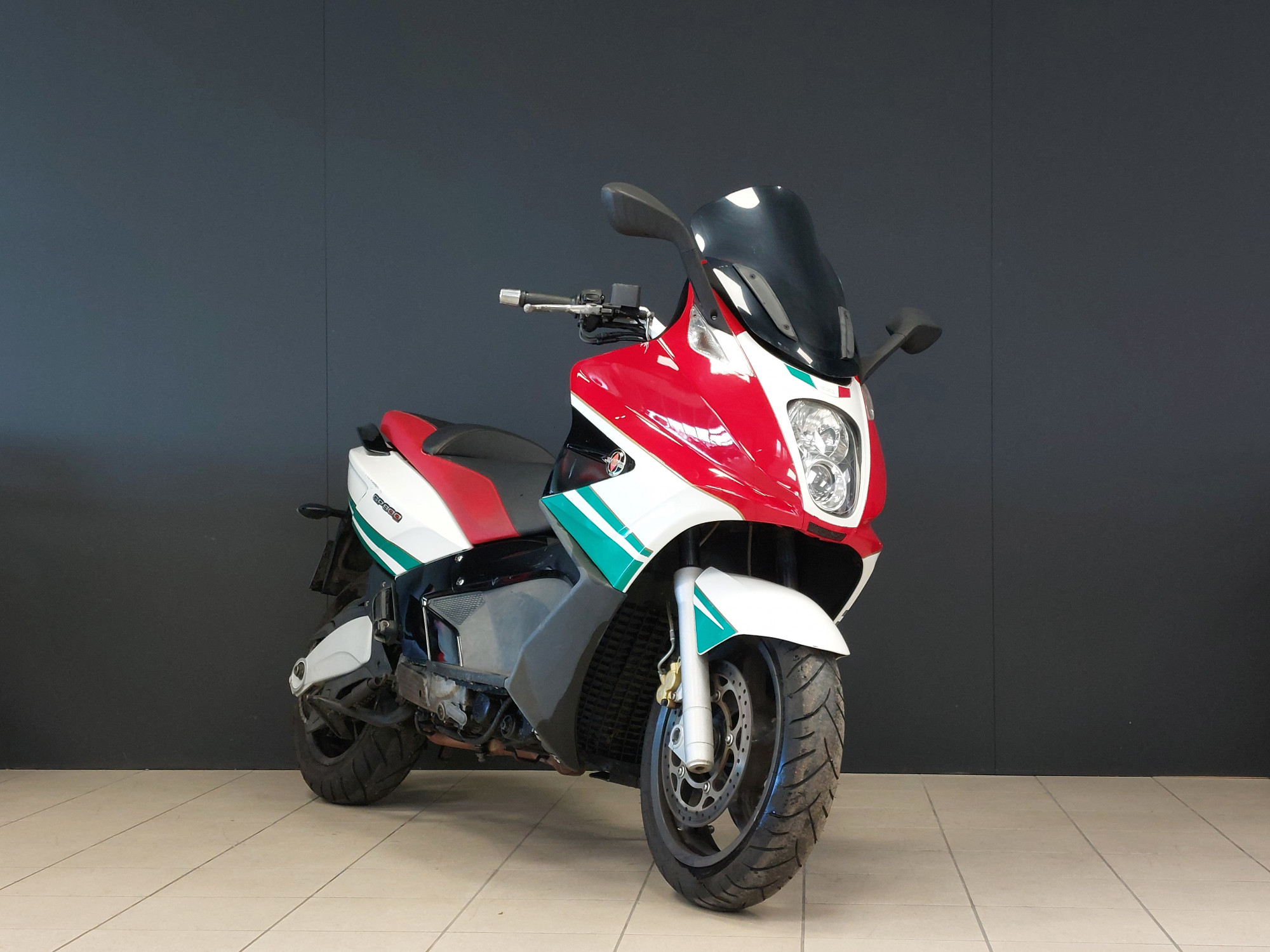 photo de GILERA GP 800 800 occasion de couleur  en vente à Reze n°3