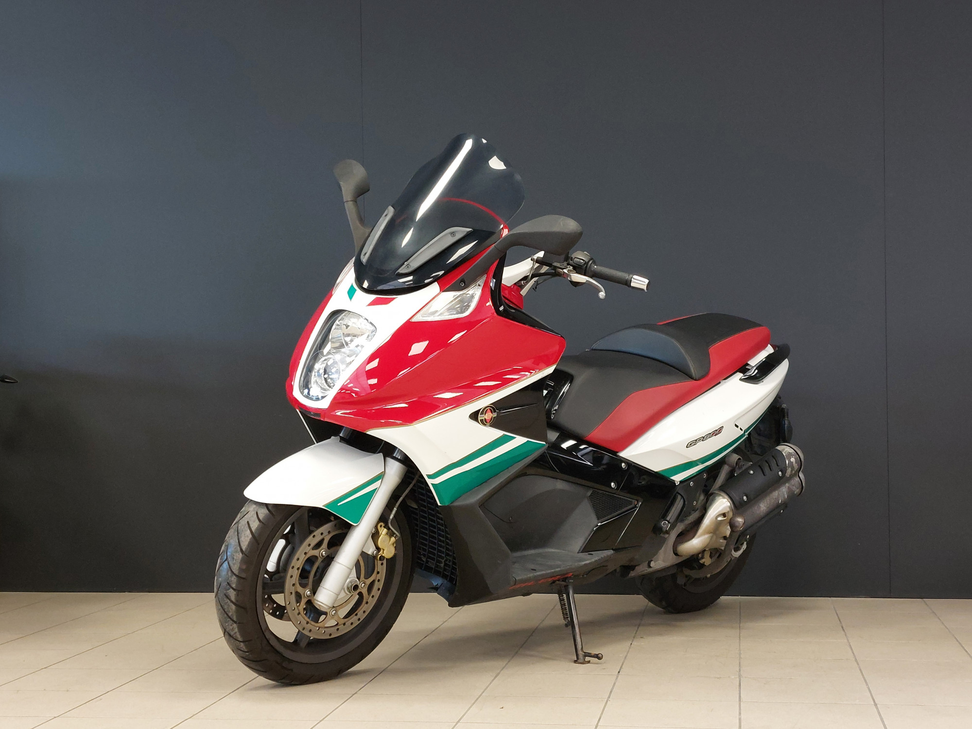 photo de GILERA GP 800 800 occasion de couleur  en vente à Reze n°2