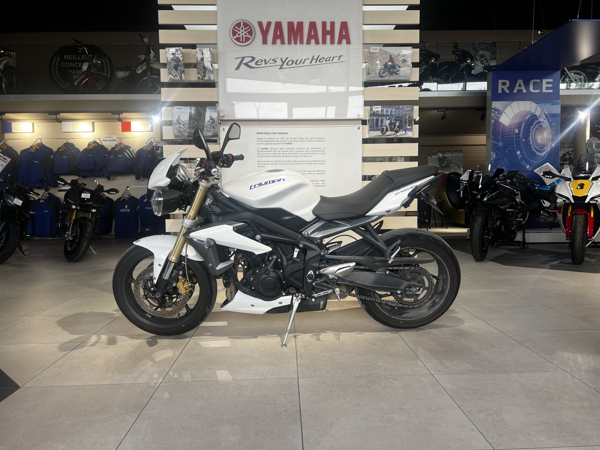 photo de TRIUMPH TRIUMPH STREET TRIPLE 675 R 97EU 675 occasion de couleur  en vente à Roquebrune Sur Argens n°1