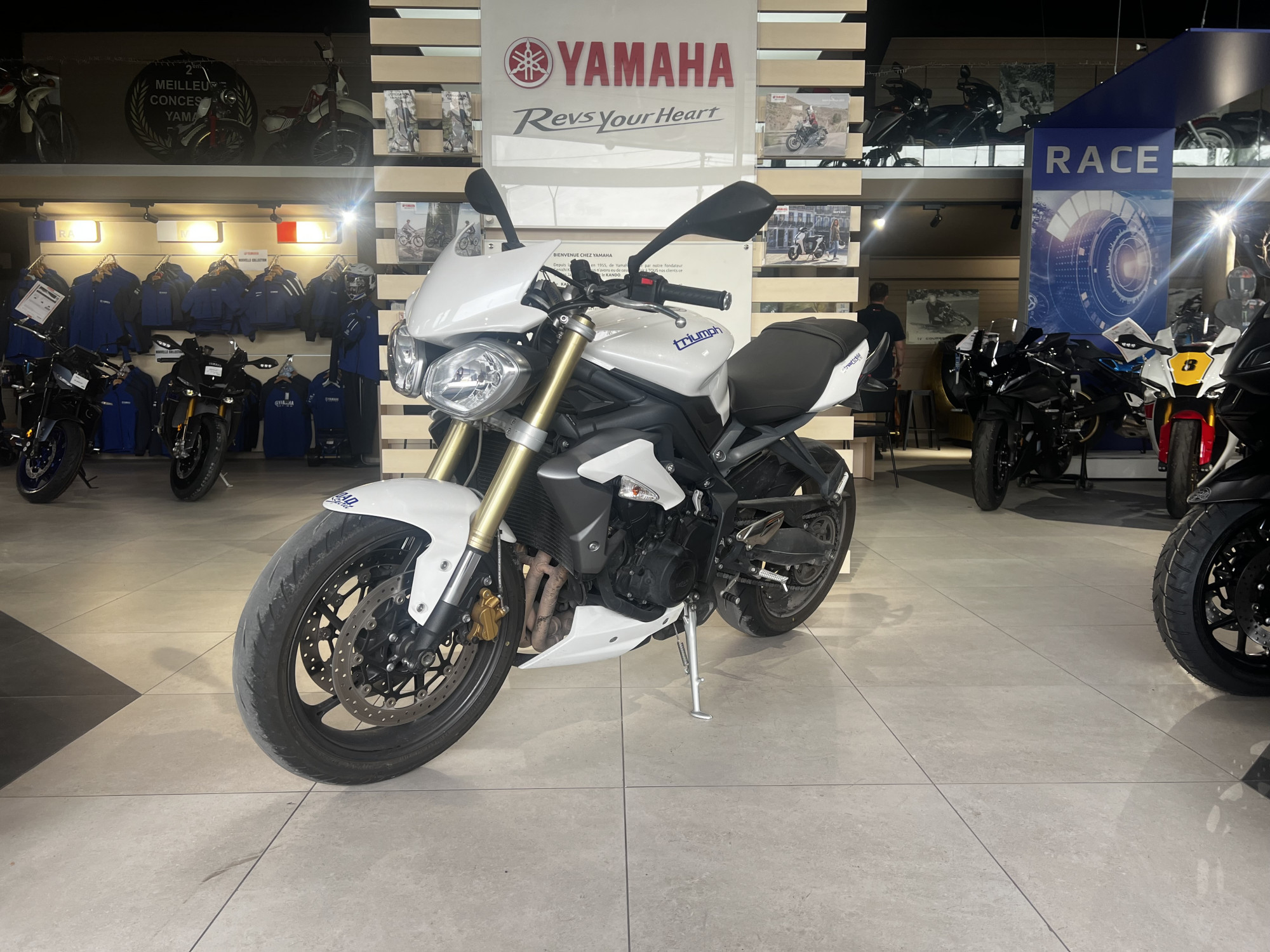 photo de TRIUMPH TRIUMPH STREET TRIPLE 675 R 97EU 675 occasion de couleur  en vente à Roquebrune Sur Argens n°3