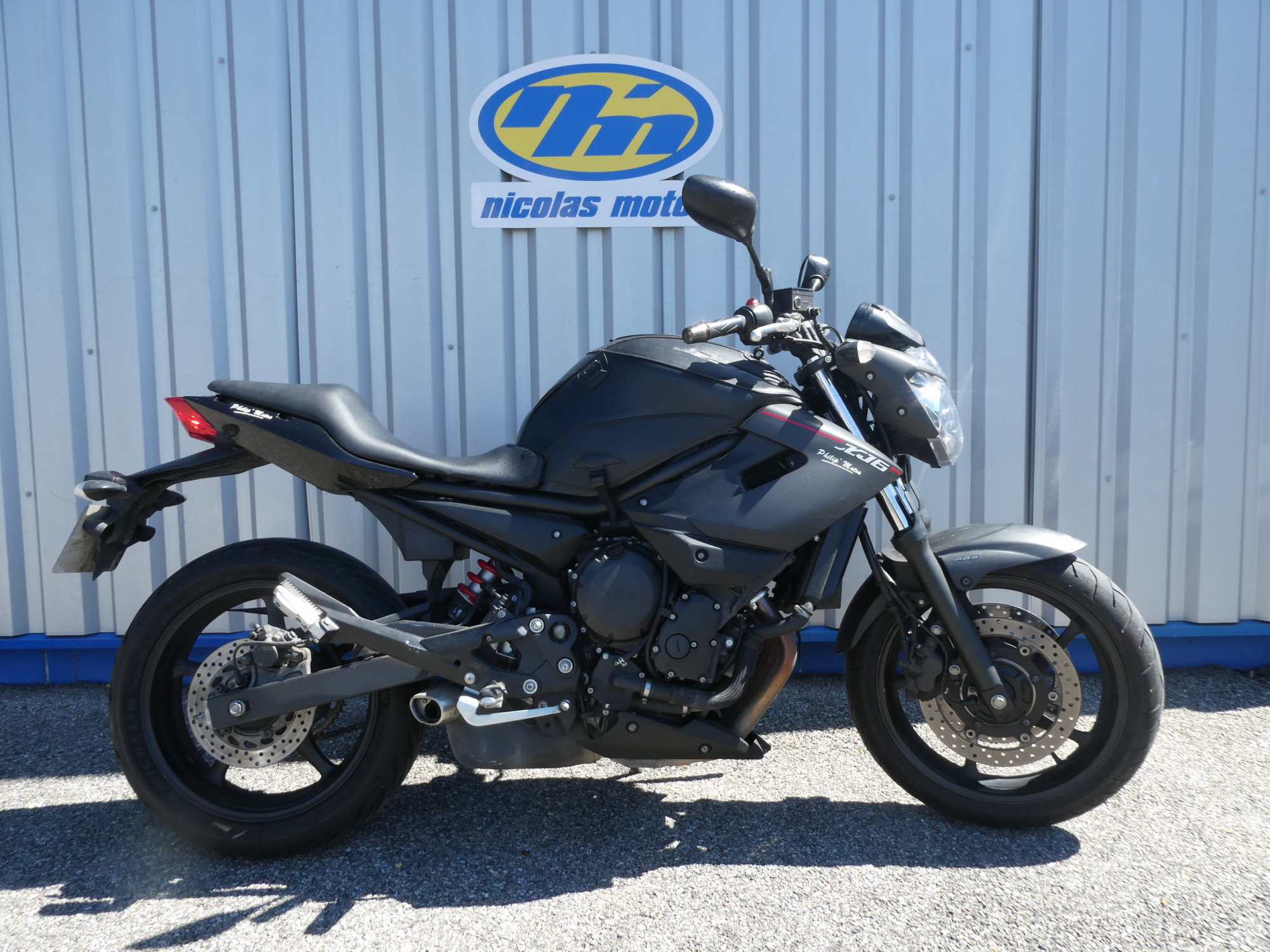 photo de YAMAHA XJ6-N 600 occasion de couleur  en vente à Annonay n°2