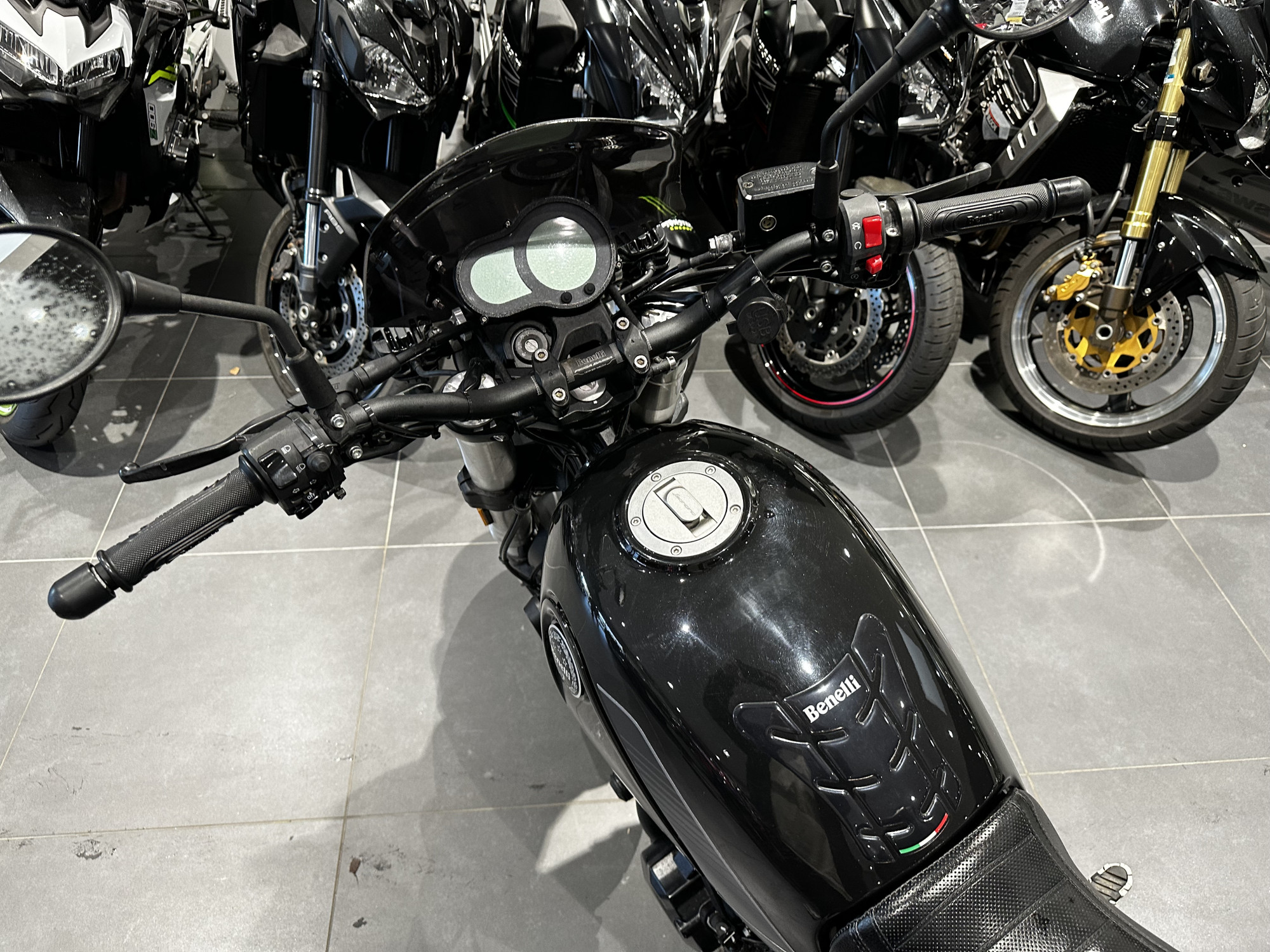 photo de BENELLI LEONCINO 500 occasion de couleur  en vente à Ploeren n°3