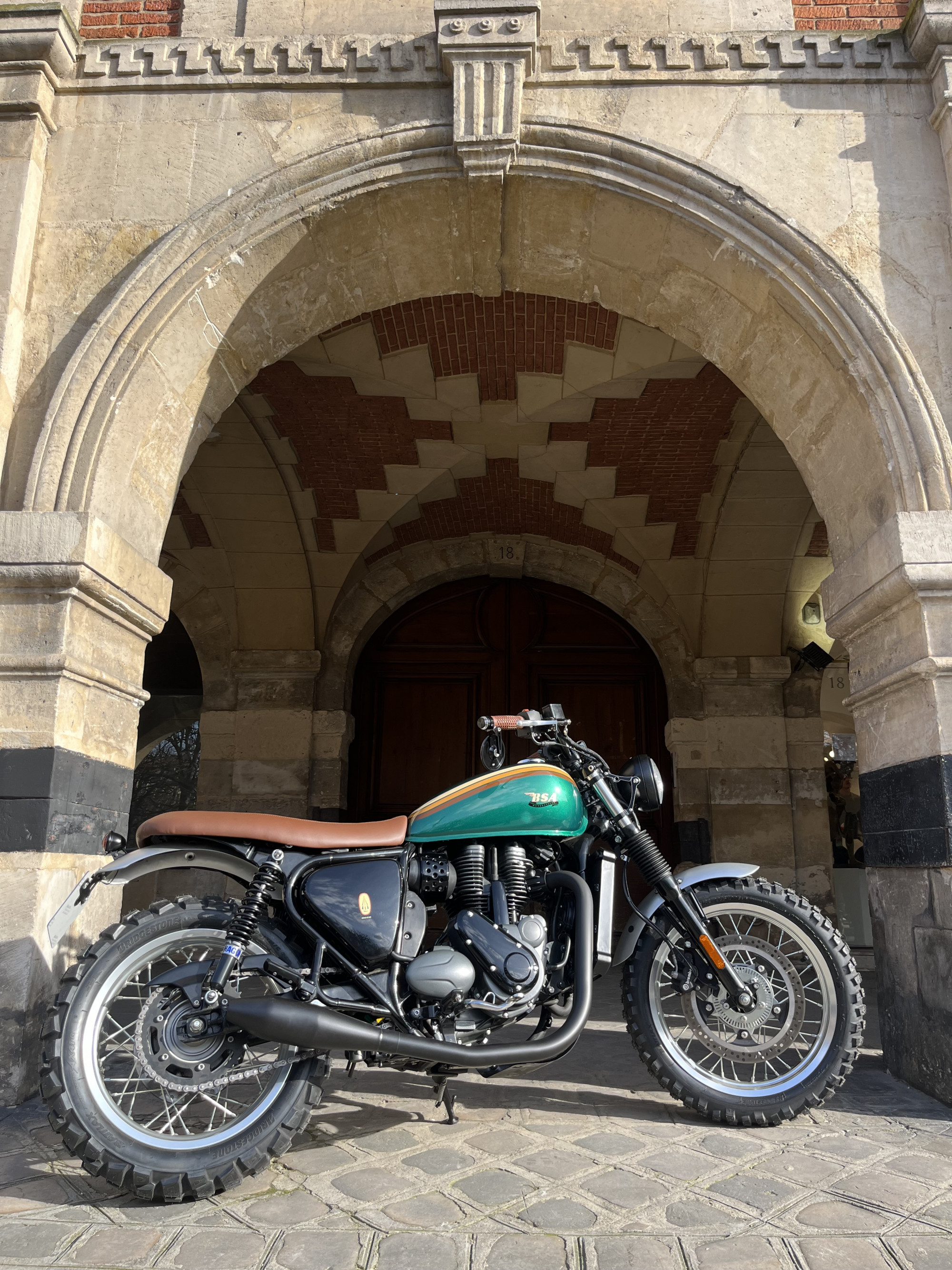 photo de BSA GOLDSTAR 650 LEGACY SCRAMBLER ED 650 occasion de couleur  en vente à Paris 03 n°2