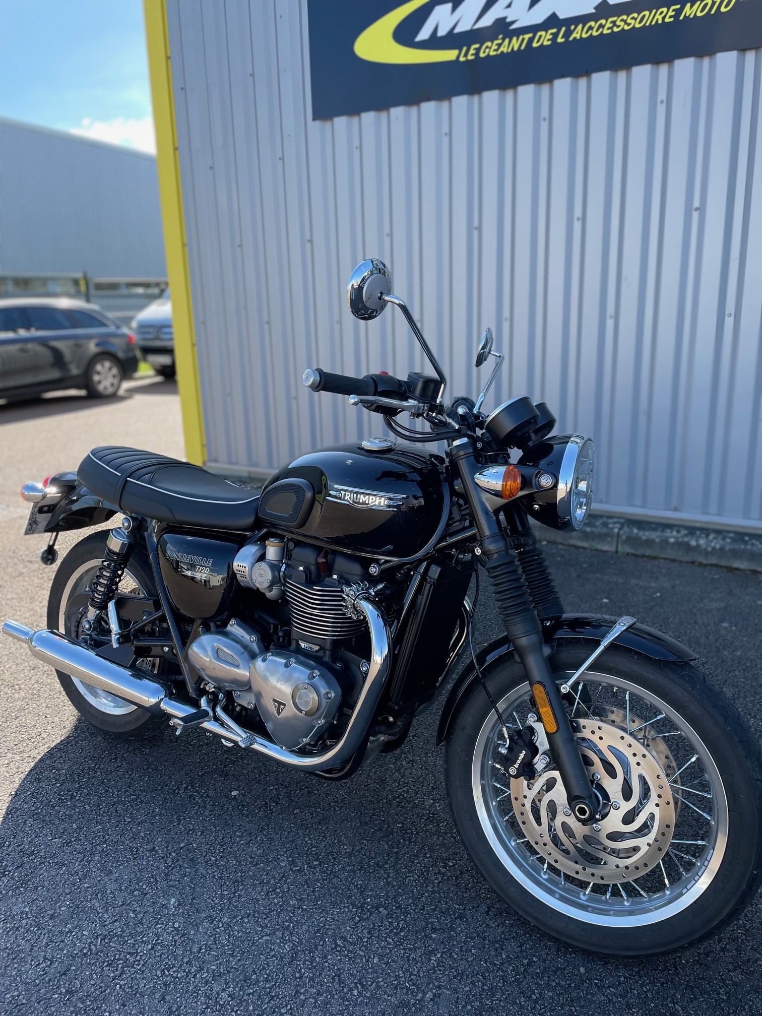 photo de TRIUMPH BONNEVILLE T120 1200 1200 occasion de couleur  en vente à Varennes Vauzelles n°2