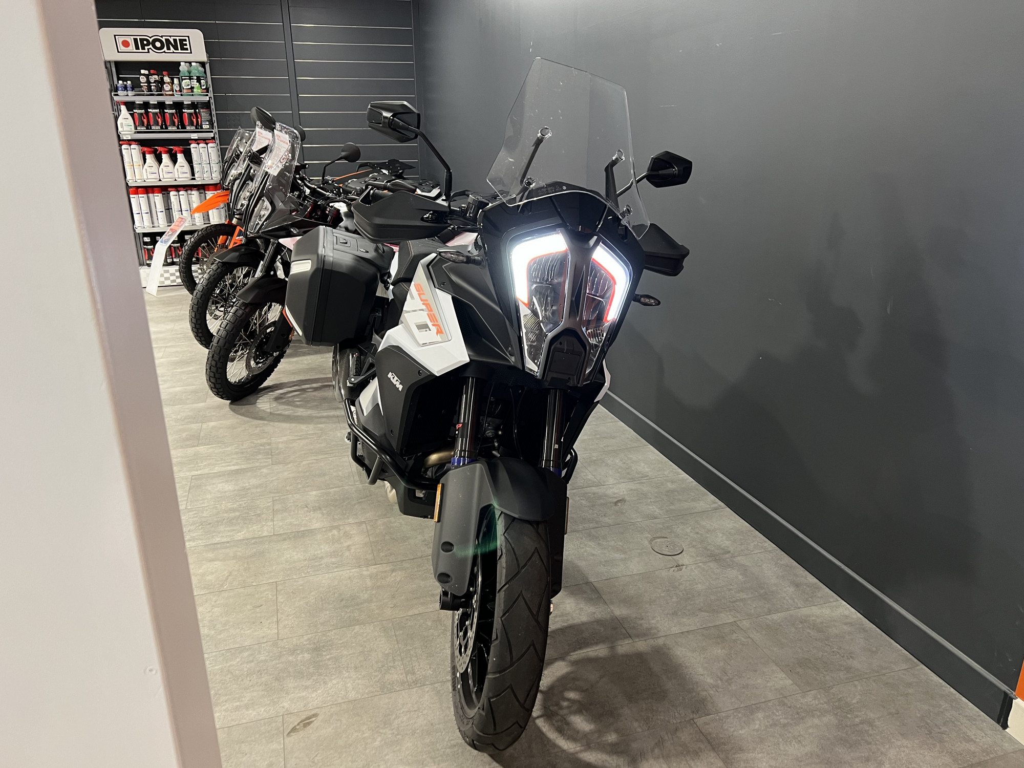 photo de KTM 1290 SUPER ADVENTURE S 1290 occasion de couleur  en vente à Calais n°2