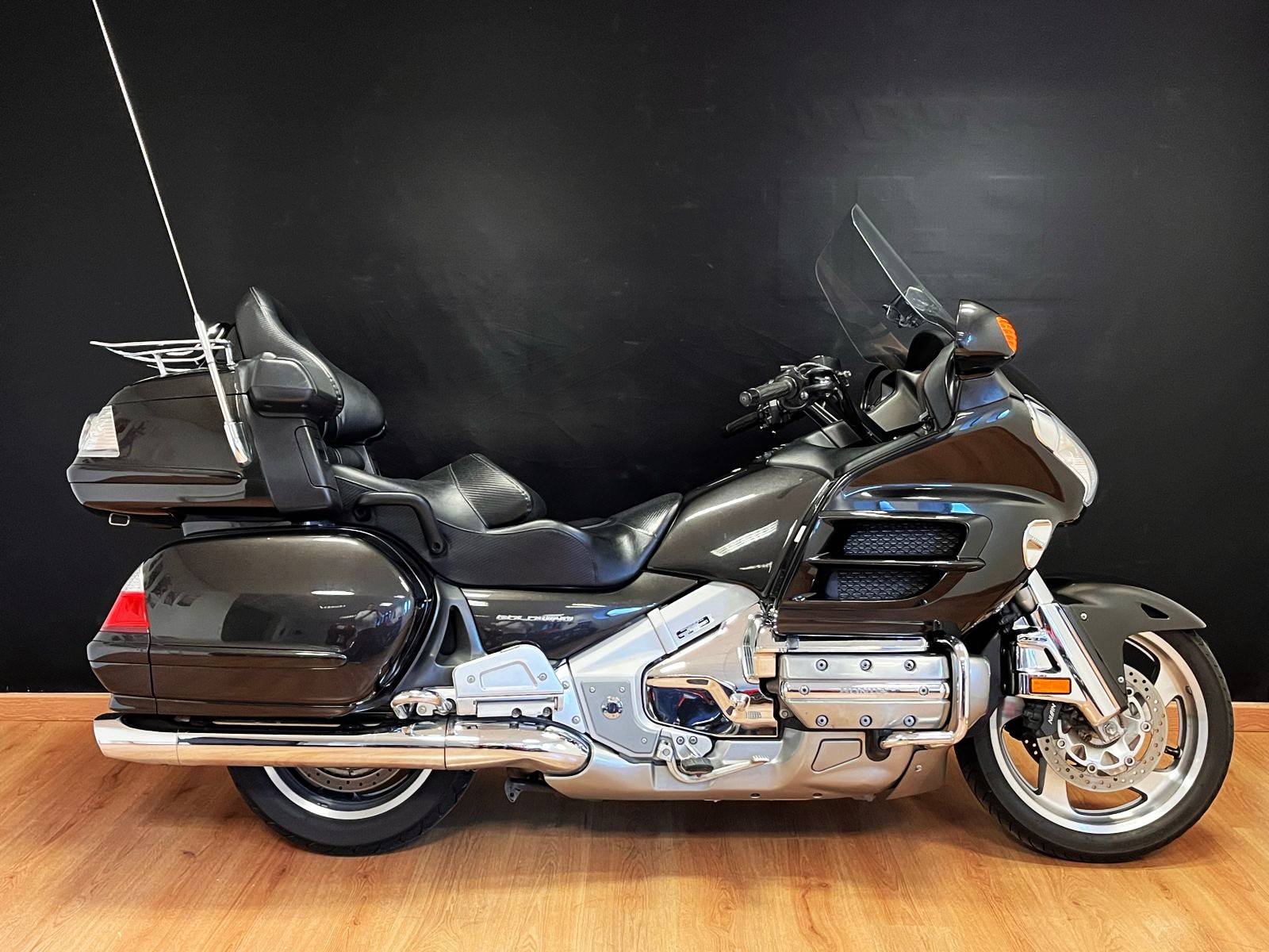 photo de HONDA GL1800 GOLDWING 1800 occasion de couleur  en vente à Sallertaine n°2