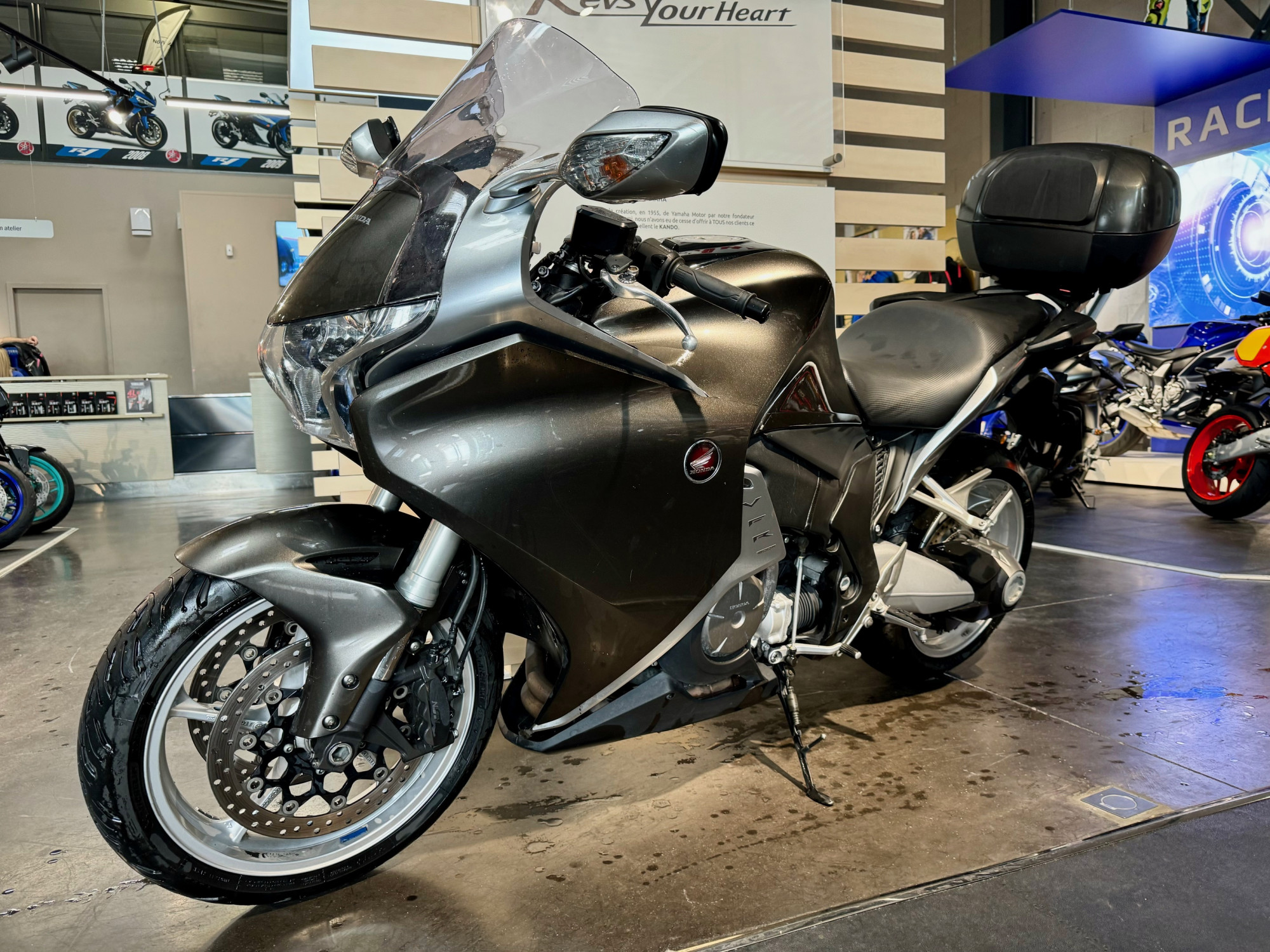 photo de HONDA VFR 1200 occasion de couleur  en vente à RUY MONTCEAU n°2