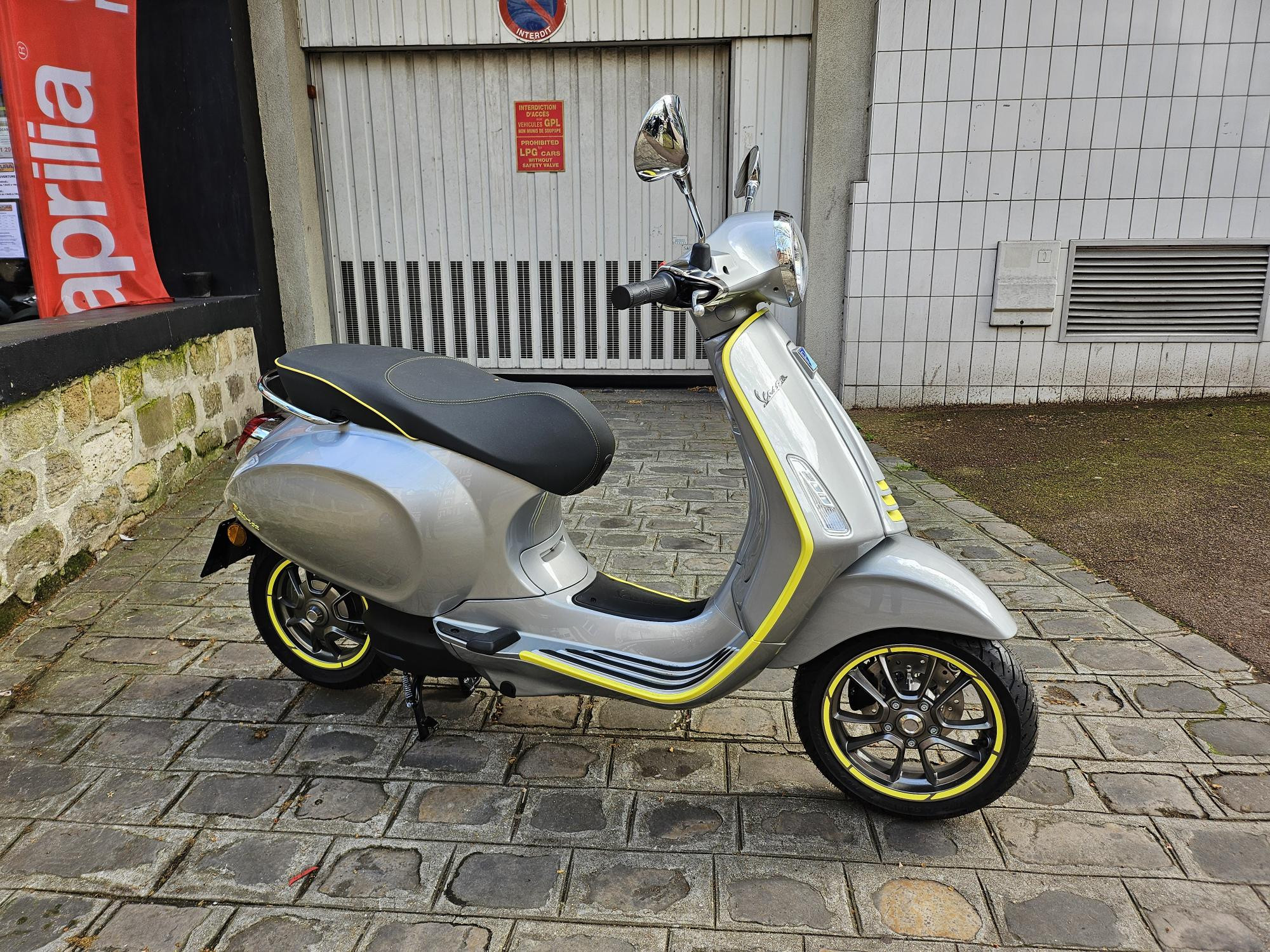 photo de PIAGGIO PRIMAVERA 125 125 occasion de couleur  en vente à Issy Les Moulineaux n°1