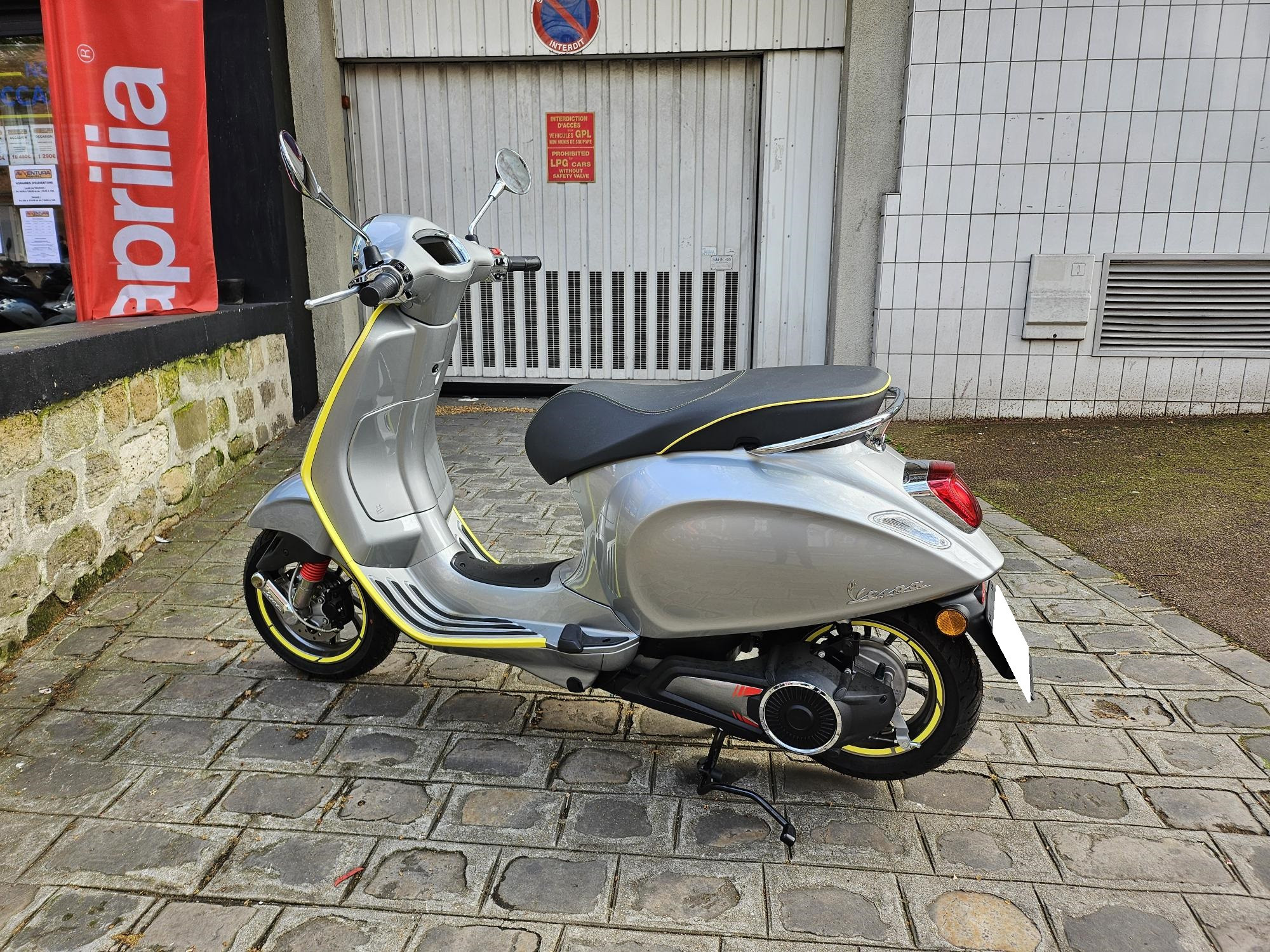 photo de PIAGGIO PRIMAVERA 125 125 occasion de couleur  en vente à Issy Les Moulineaux n°2