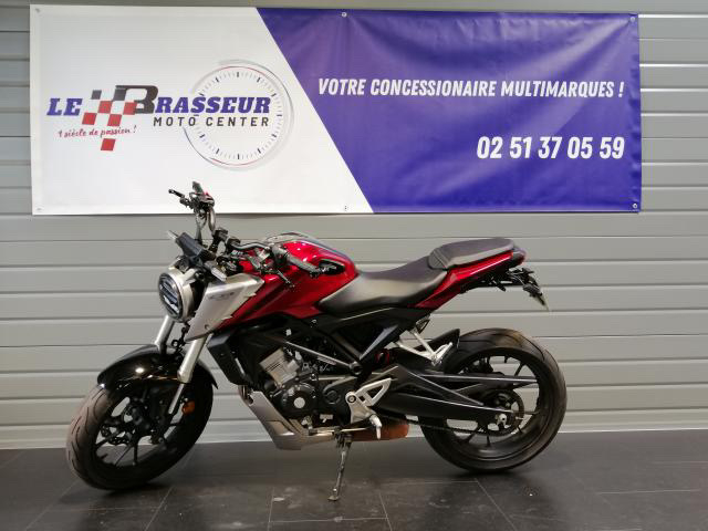 photo de HONDA CB 125 125 occasion de couleur  en vente   La Roche Sur Yon