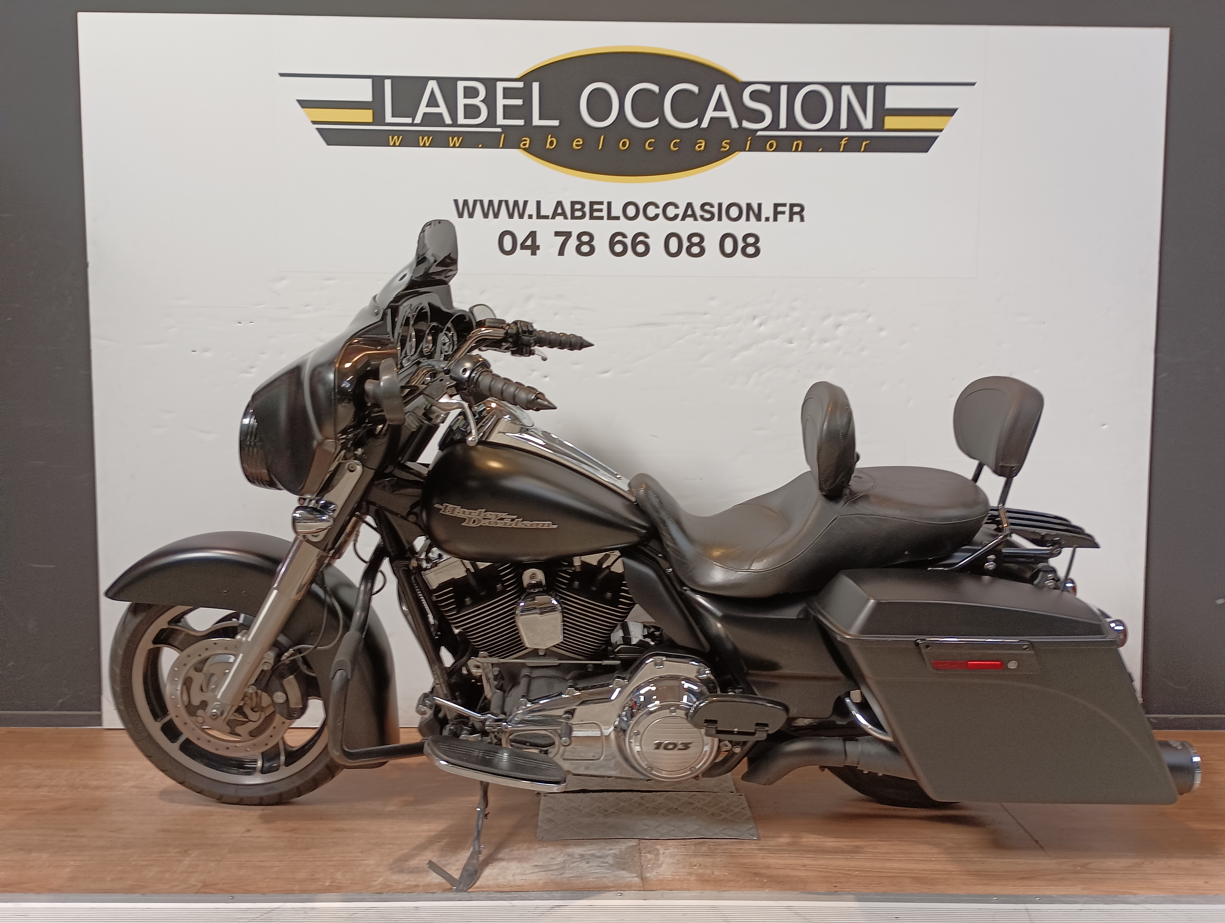 photo de HARLEY DAVIDSON STREET GLIDE 1690 occasion de couleur  en vente à Limonest n°2