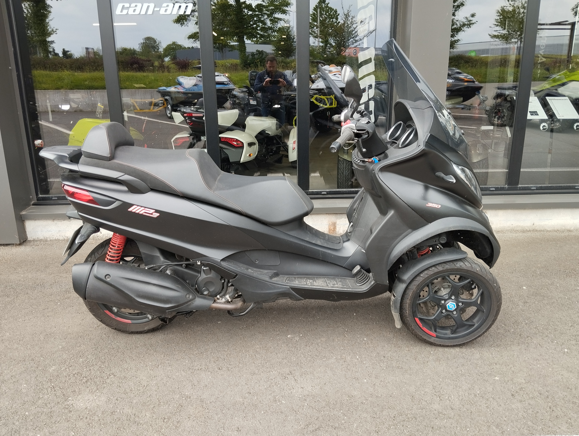 photo de PIAGGIO MP3 350 ABS-ASR 350 occasion de couleur  en vente à Landivisiau n°3