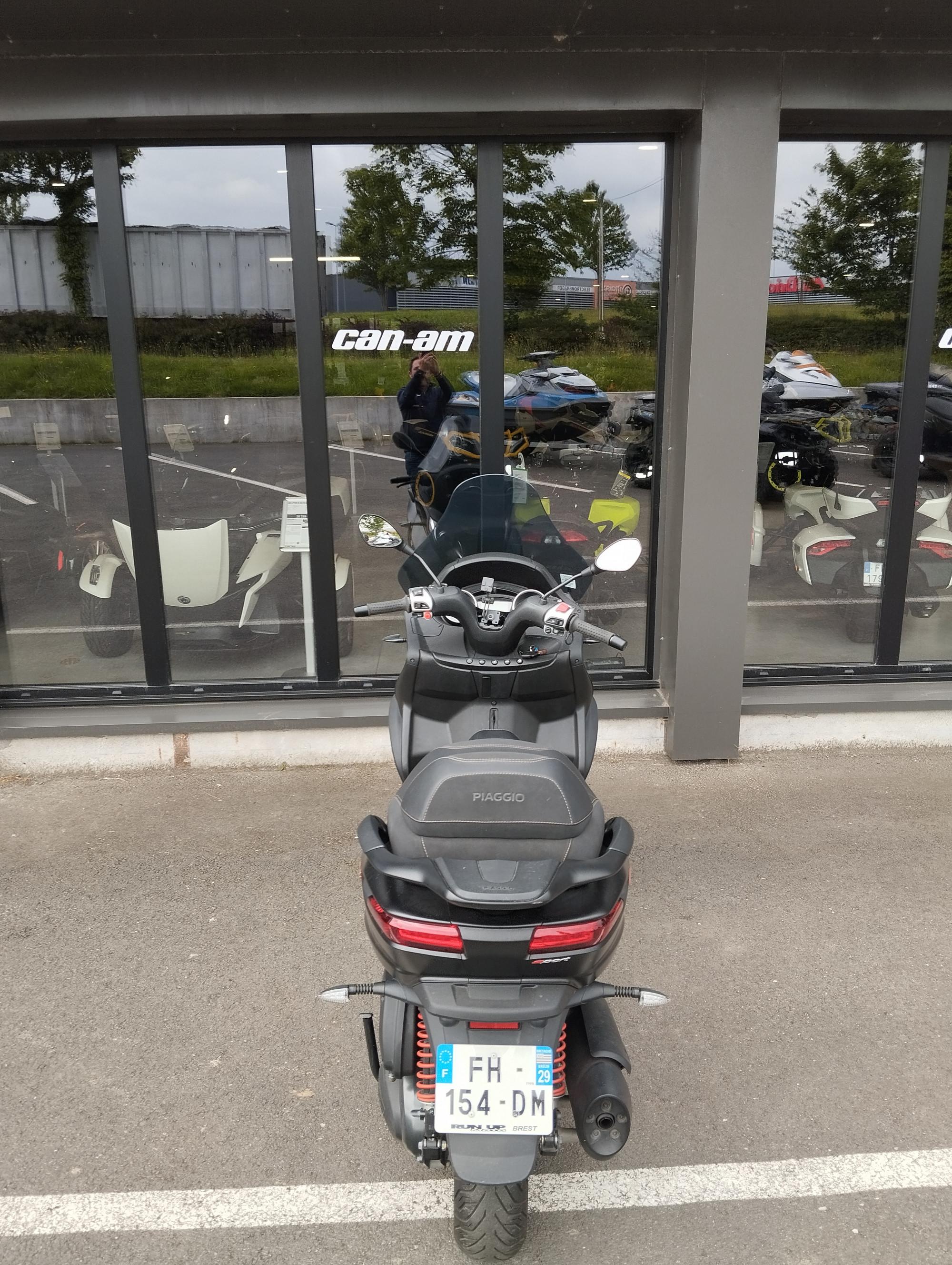 photo de PIAGGIO MP3 350 ABS-ASR 350 occasion de couleur  en vente à Landivisiau n°2