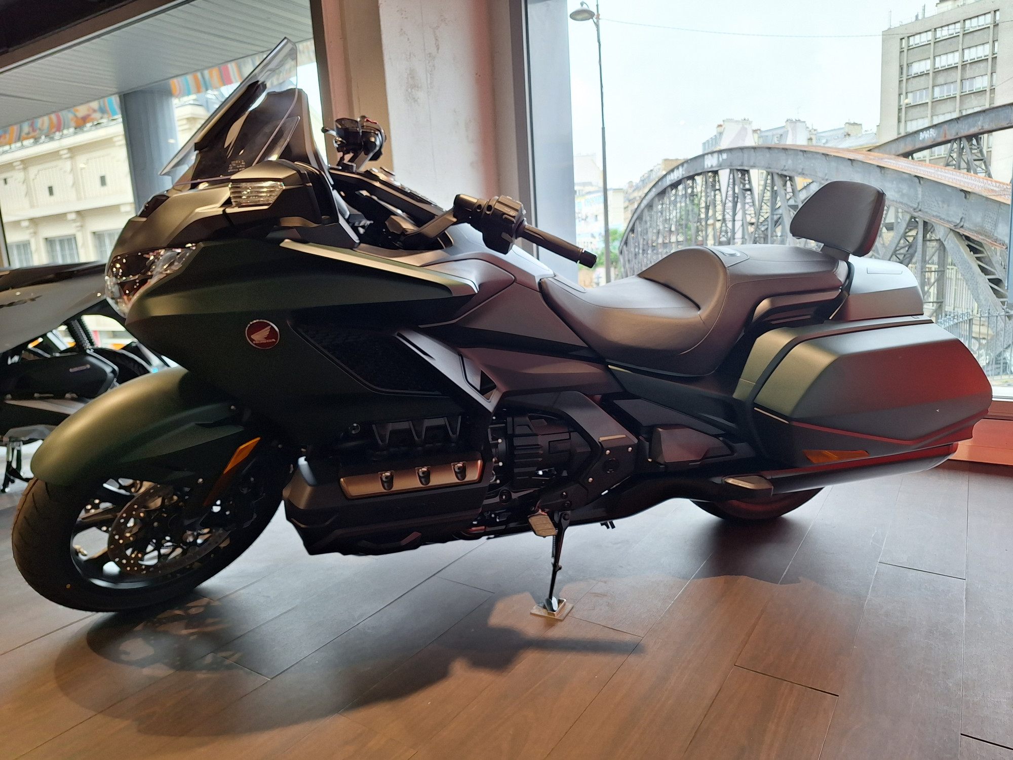 photo de HONDA GOLDWING 1800 BAGGER 1800 occasion de couleur  en vente à Paris 10 n°2