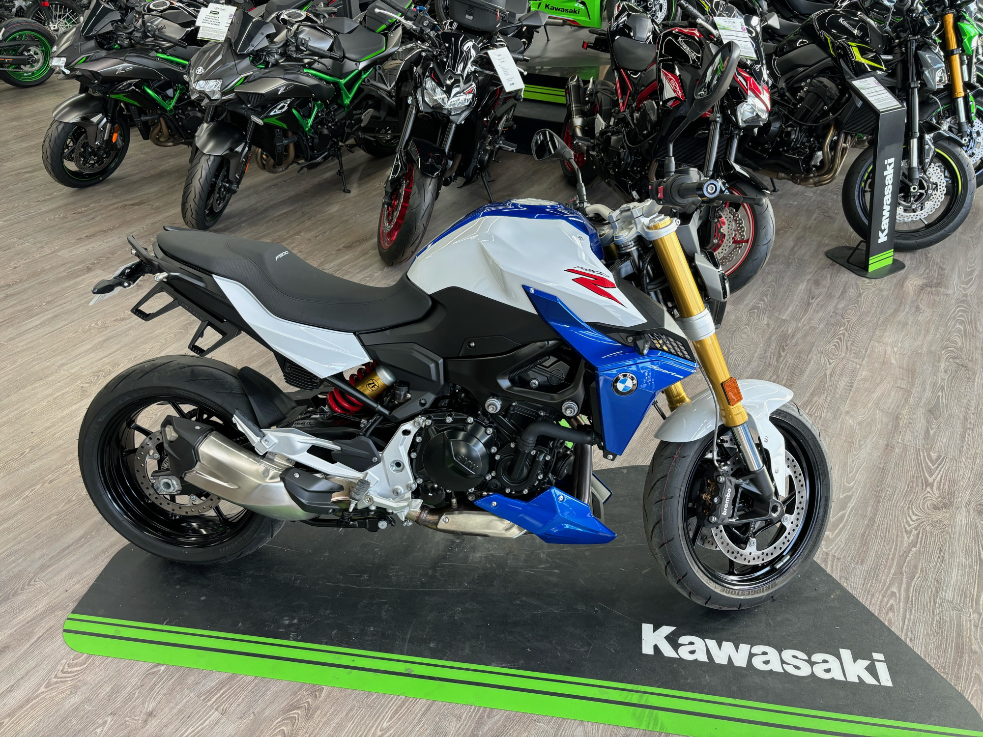 photo de BMW F 900 R 900 occasion de couleur  en vente à Nimes n°3