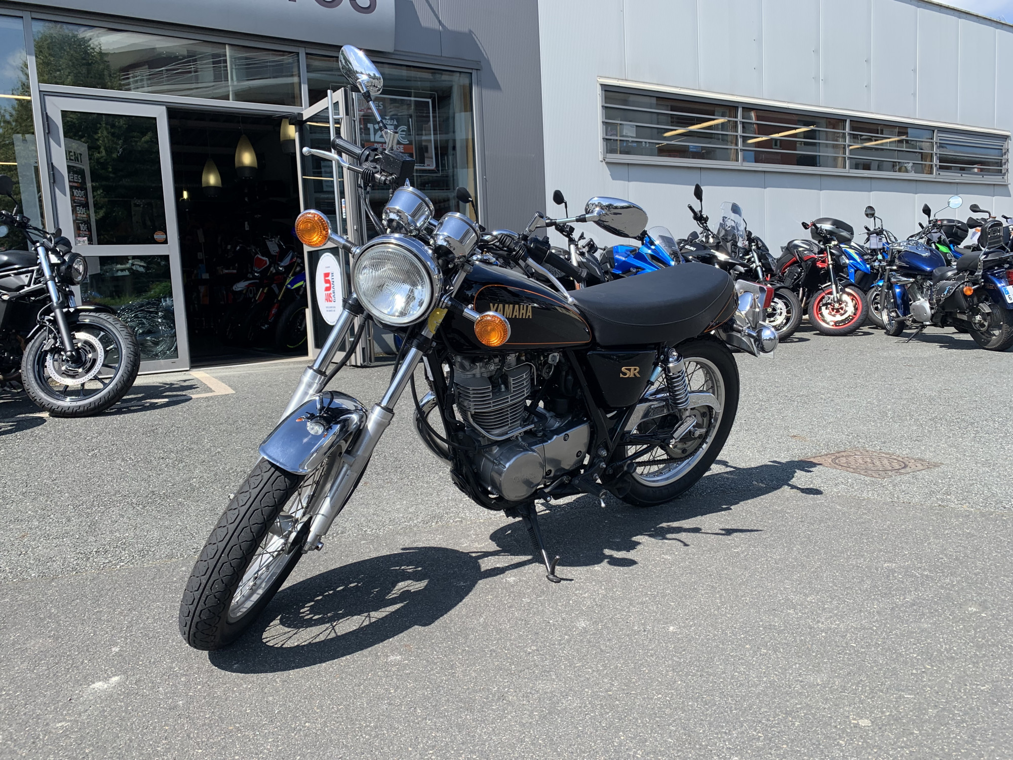 photo de YAMAHA SR 400 400 occasion de couleur  en vente à Cholet n°2