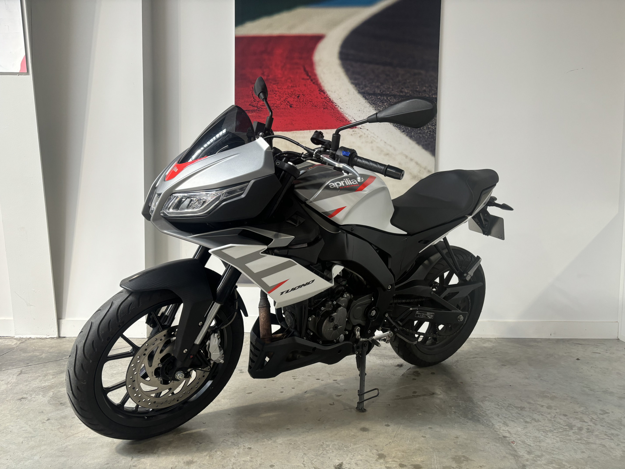 photo de APRILIA TUONO 125 ABS 125 occasion de couleur  en vente à Tours n°3