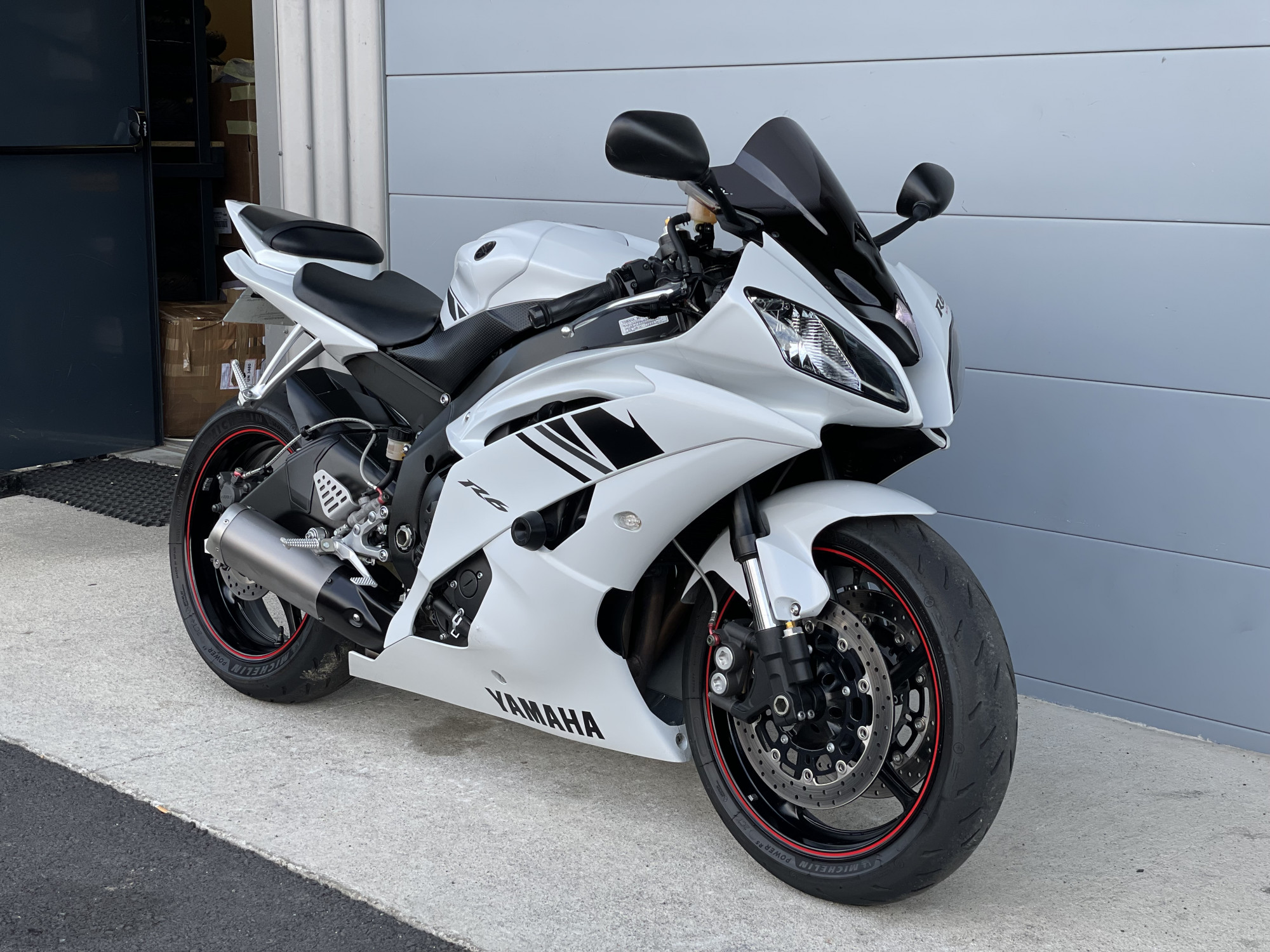 photo de YAMAHA YZF-R6 600 occasion de couleur  en vente à Aubiere n°2